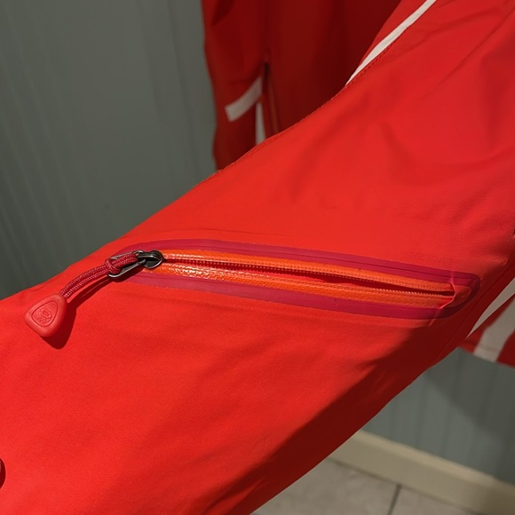 Gorgeous mountain hardwear two layer coat - Picture 5 of 17